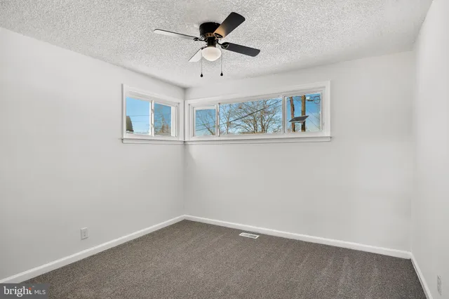 a view of room with ceiling fan
