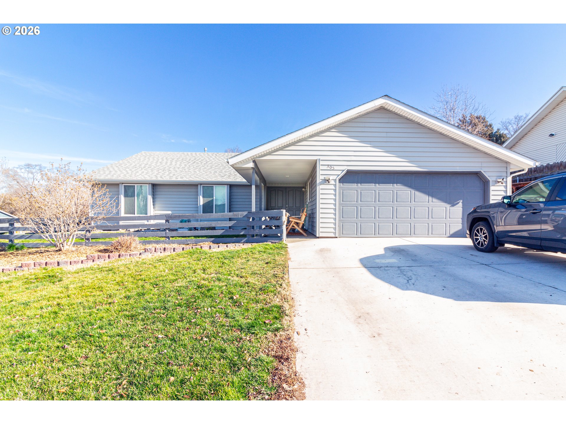305 Southeast 9th Drive Hermiston, OR 97838 - Photo 1 of 28 a view of a house with swimming pool and a yard