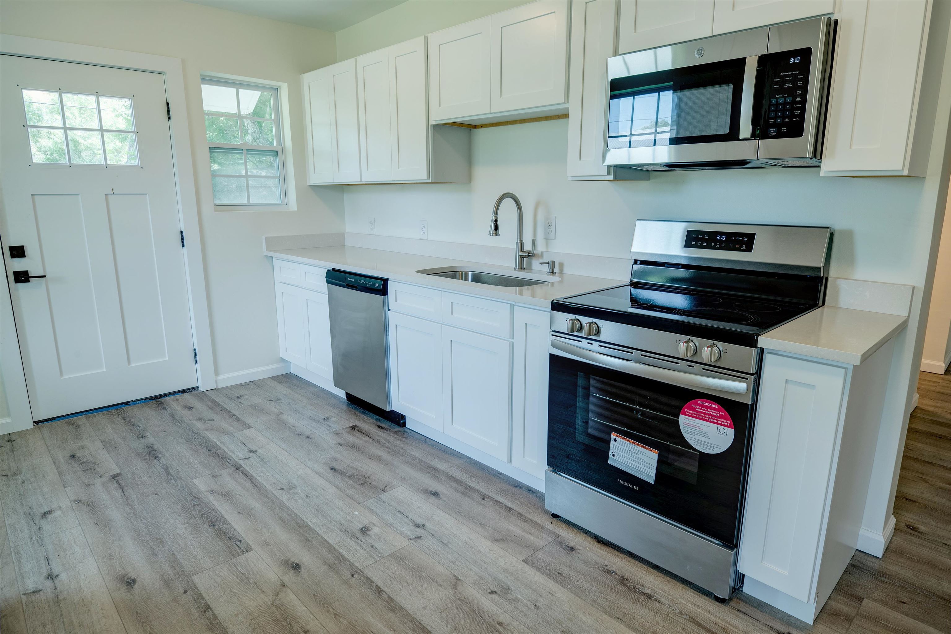 510 East Myrtle Avenue Foley, AL 36535 - Photo 8 of 22 Kitchen