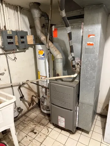 $132,500 | 14038 South Saginaw Avenue, Burnham, IL 60633