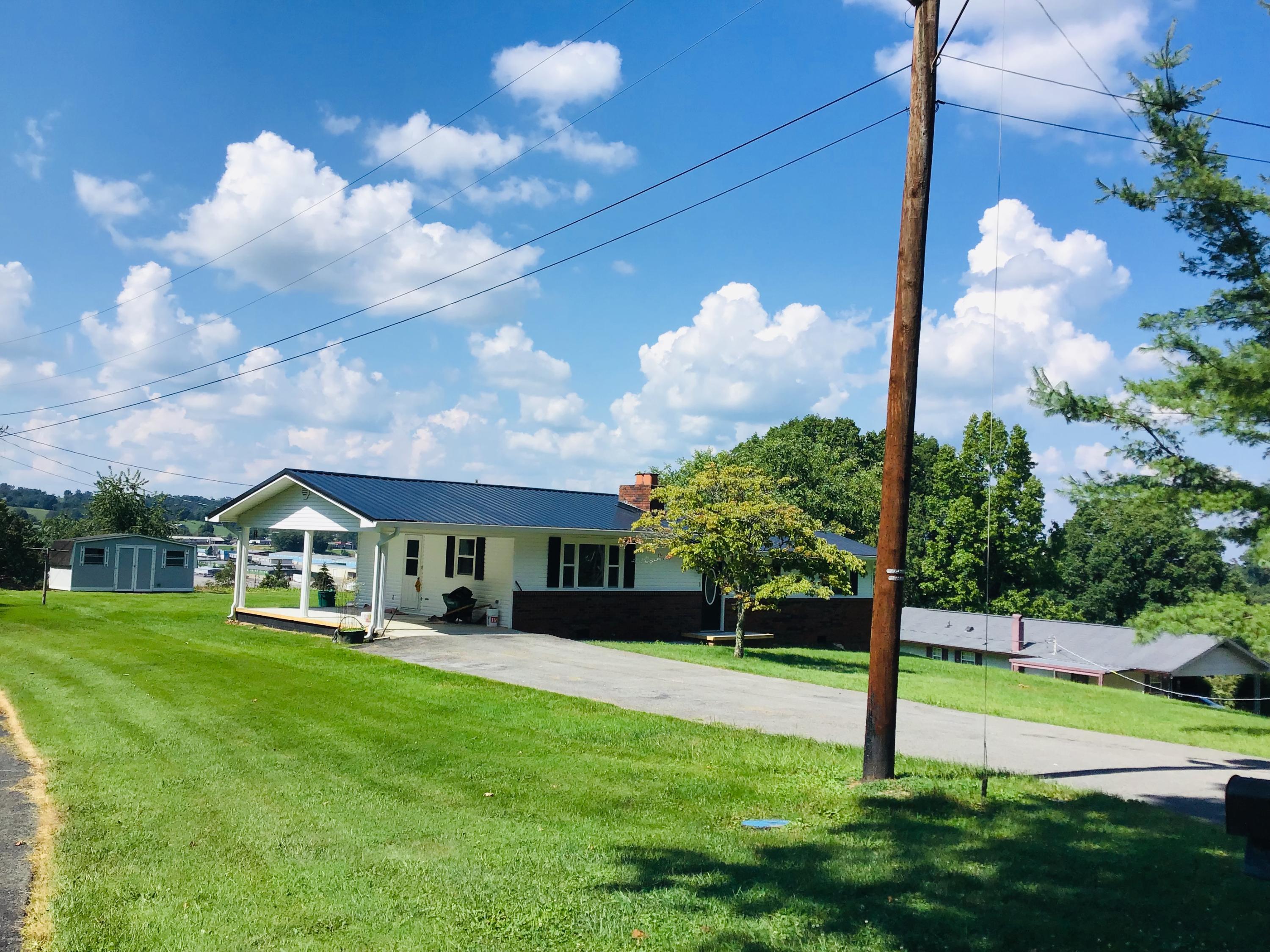 404 Russell Road South New Tazewell, TN 37825 - Photo 2 of 20 63DF8F13-7F1E-4AED-AE89-41C76F8C6007