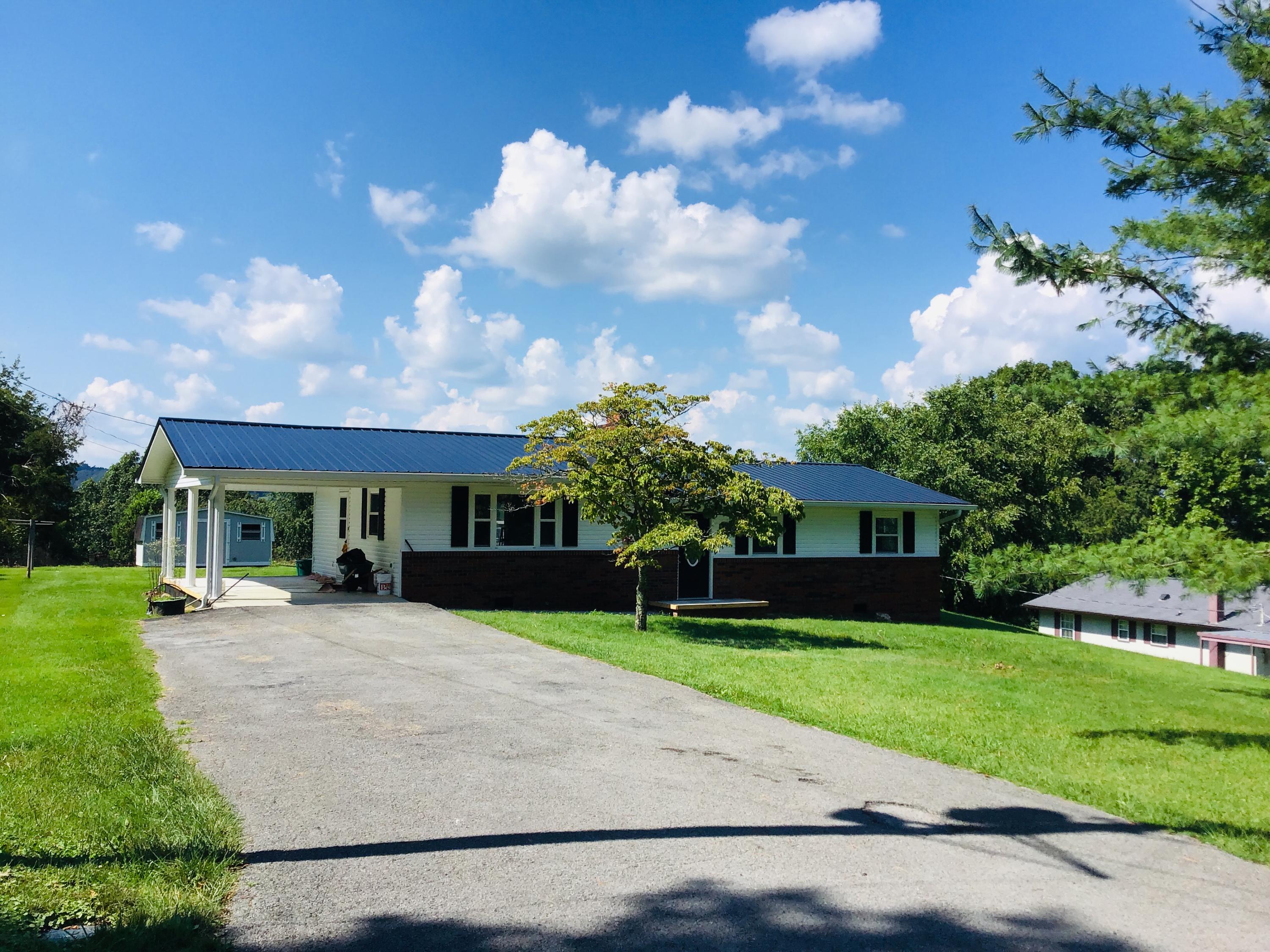 404 Russell Road South New Tazewell, TN 37825 - Photo 3 of 20 EAD09ED7-47C6-46F2-ADD0-E4DEFB31BA1F