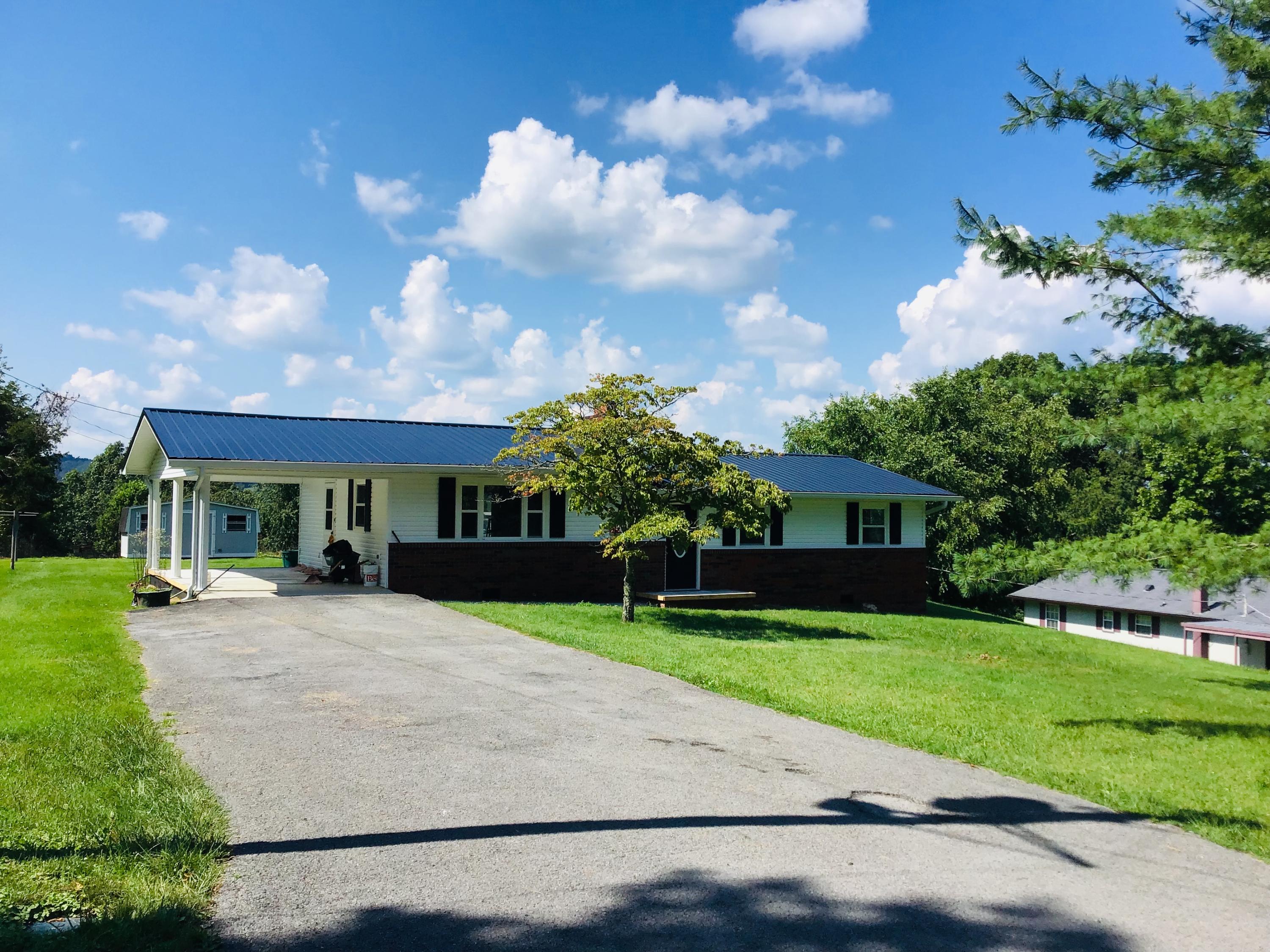 404 Russell Road South New Tazewell, TN 37825 - Photo 4 of 20 732BE1D0-5065-4152-B42F-461B09780E28