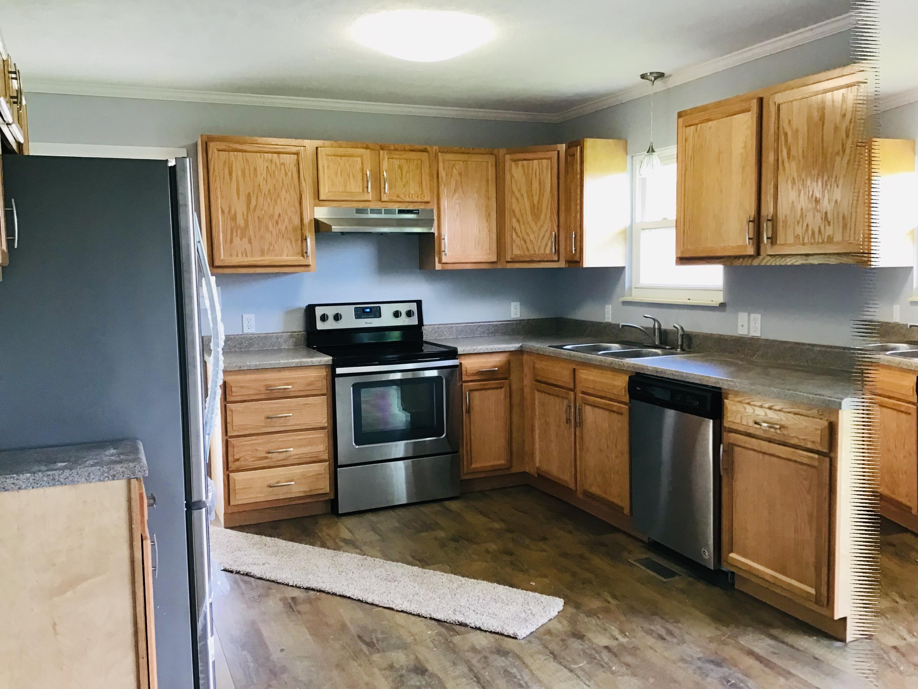 404 Russell Road South New Tazewell, TN 37825 - Photo 9 of 20 8EC4266C-A5BE-41E9-8849-B11D185CBDD6