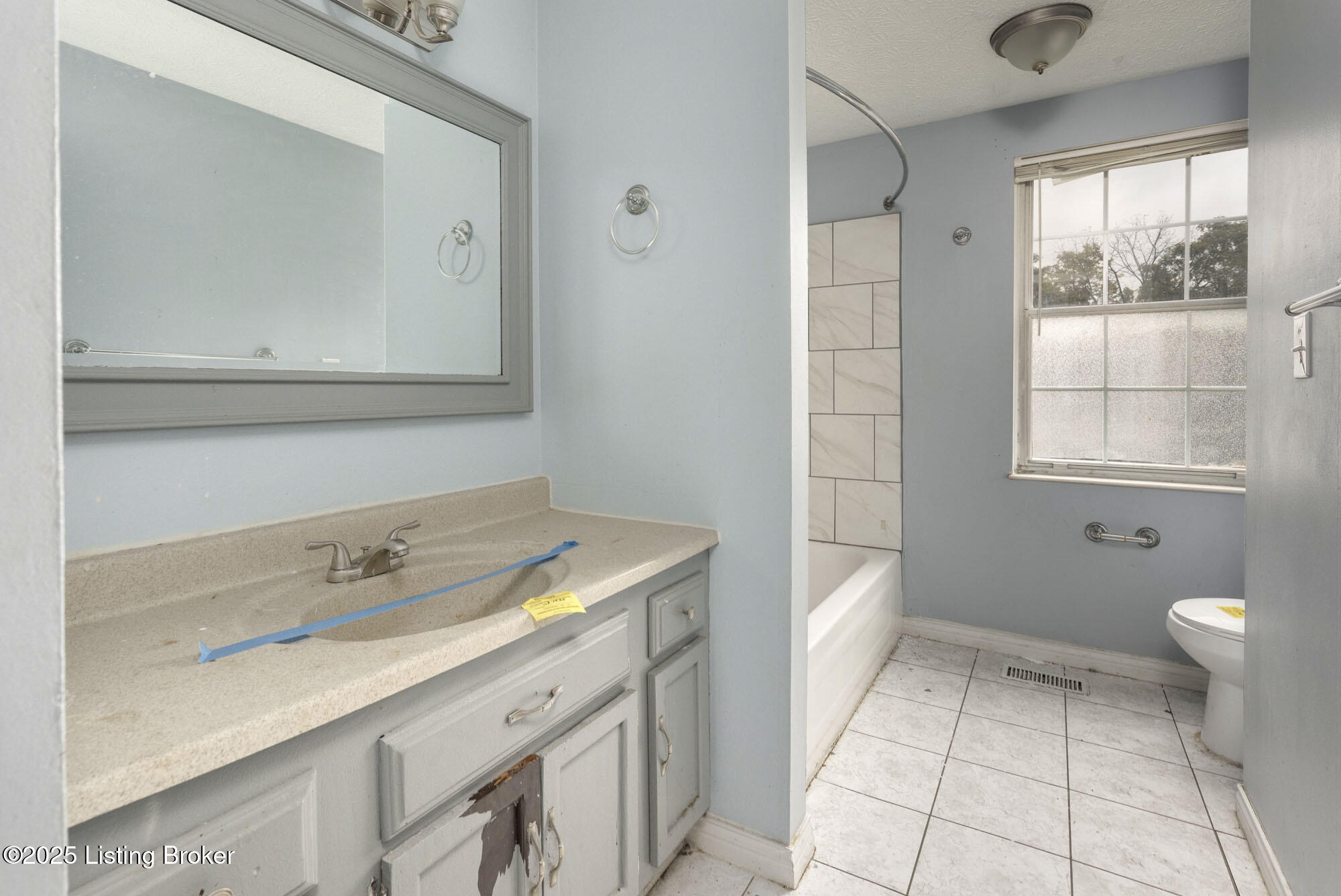 6400 Overton Road Louisville, KY 40228 - Photo 14 of 27 Overton014