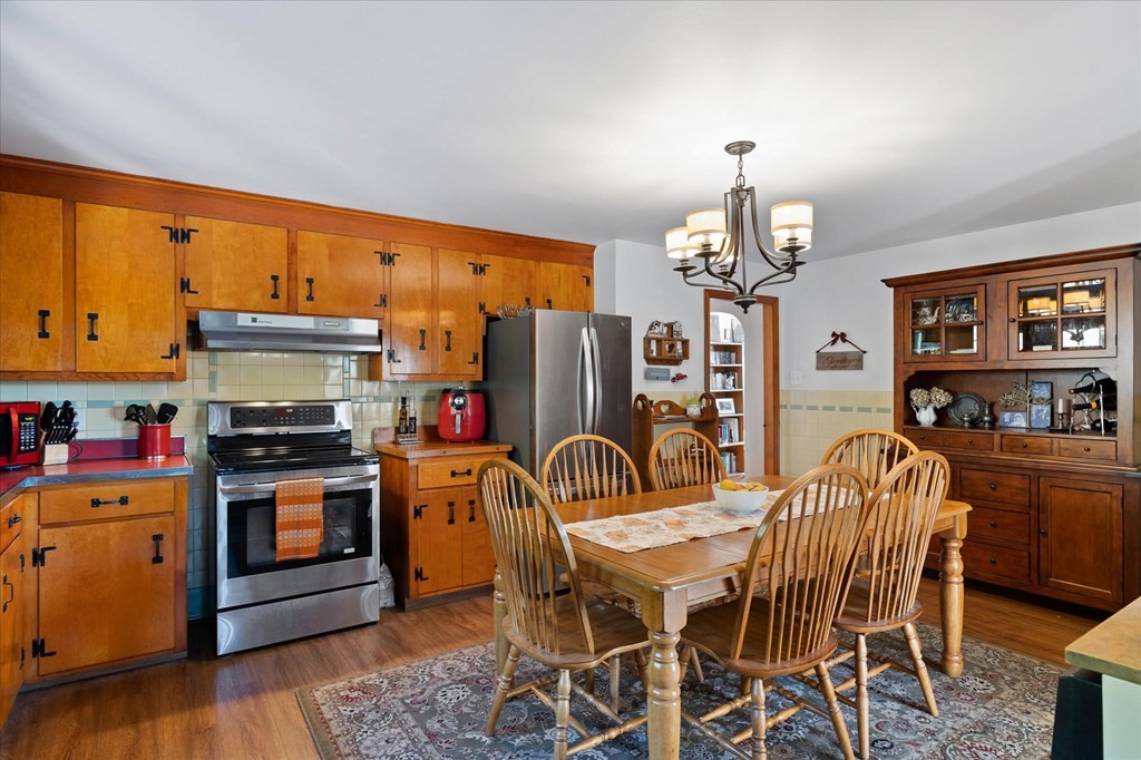 16 Main Street Sturbridge, MA 01566 - Photo 13 of 39 a dining room with furniture and wooden floor