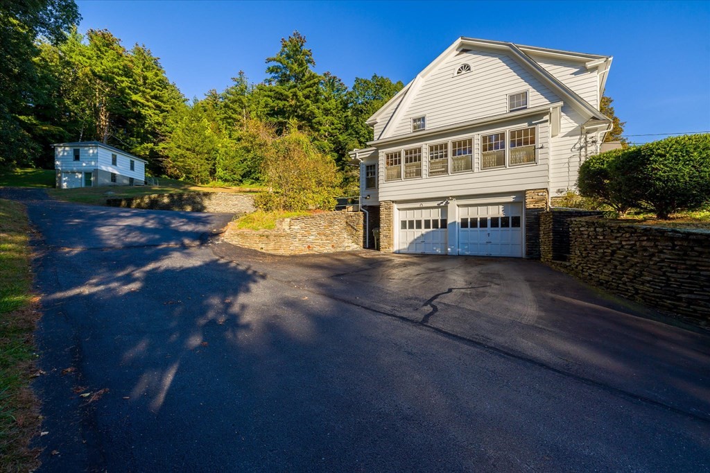 16 Main Street Sturbridge, MA 01566 - Photo 4 of 39 a front view of a house with a yard