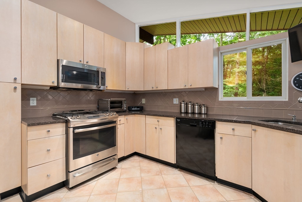 9 Indian Ridge Road Natick, MA 01760 - Photo 10 of 29 Gallery Image 10