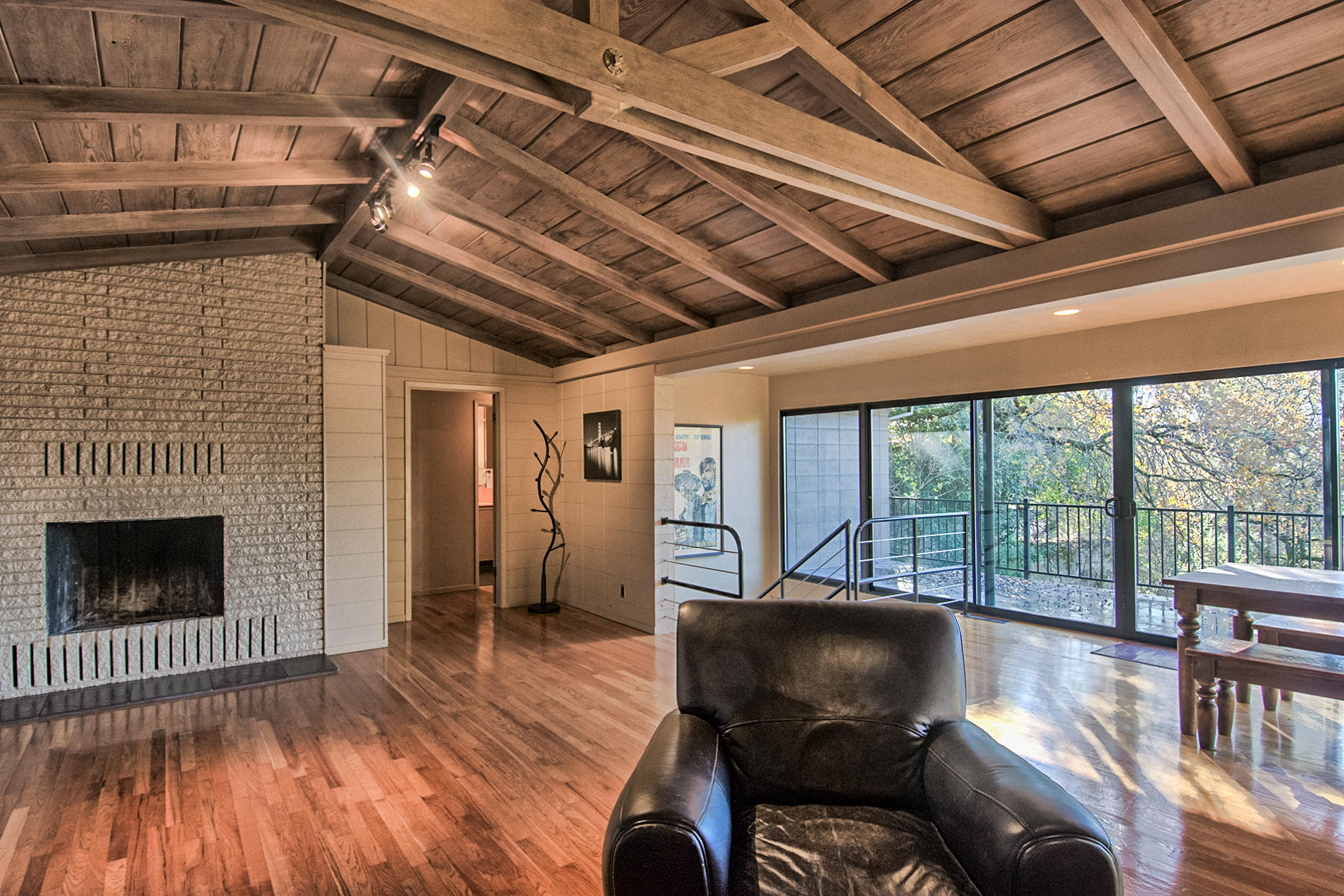 1635 Barbara Road Redding, CA 96003 - Photo 8 of 27 barbara-108
