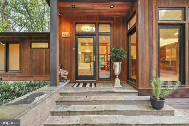 a view of an entryway