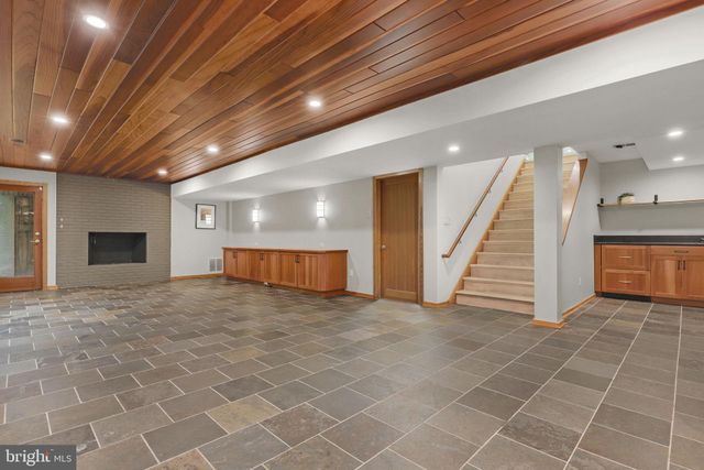 a view of a pathway both side of yard