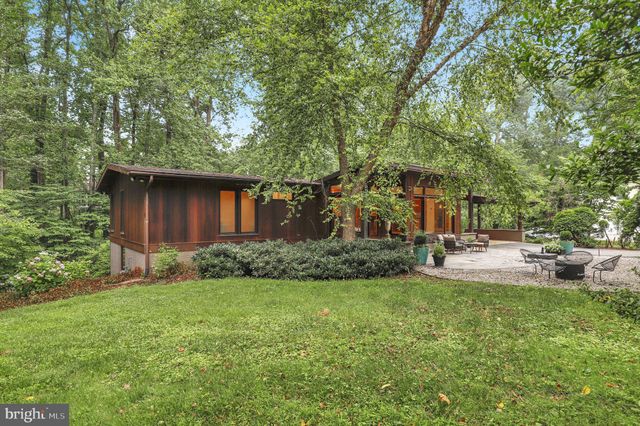 $1,850,000 | 6921 Ayr Lane, Bethesda, MD 20817