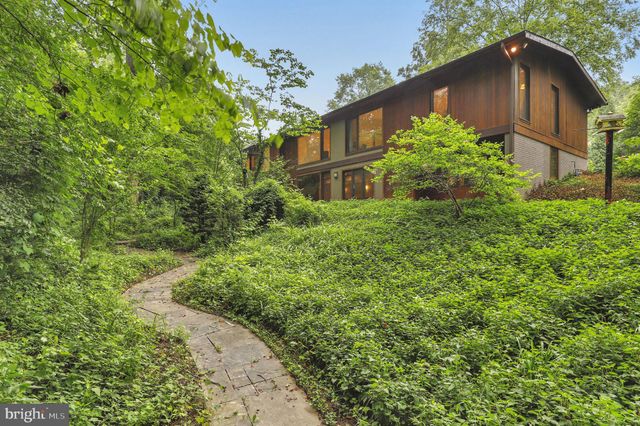 $1,850,000 | 6921 Ayr Lane, Bethesda, MD 20817