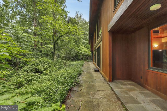 $1,850,000 | 6921 Ayr Lane, Bethesda, MD 20817