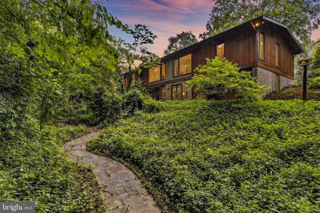 $1,850,000 | 6921 Ayr Lane, Bethesda, MD 20817