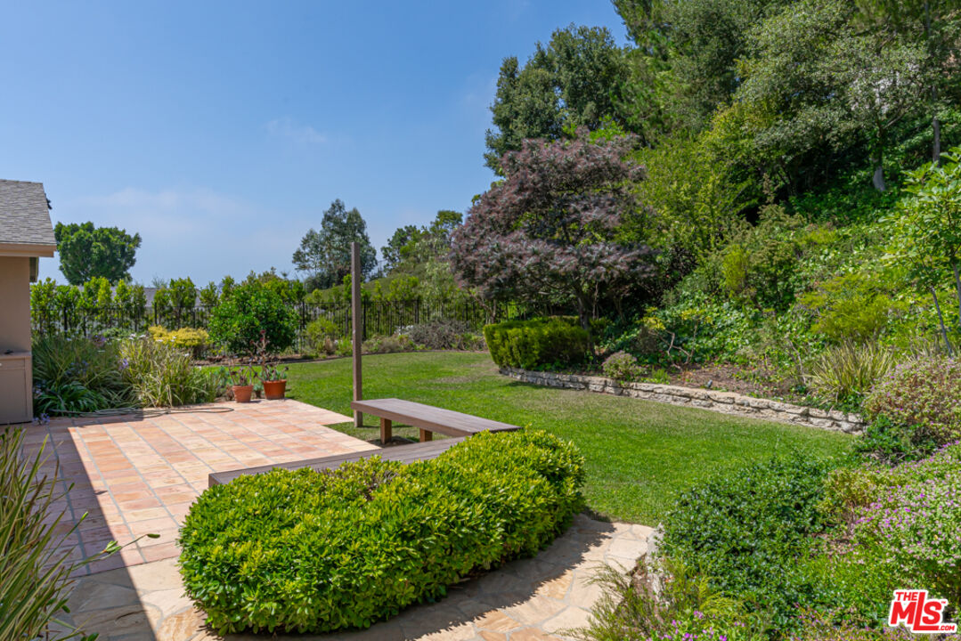 1053 Maroney Lane Pacific Palisades, CA 90272 - Photo 22 of 23
