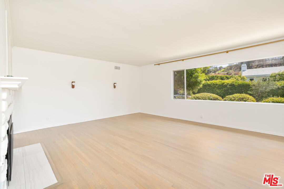 1053 Maroney Lane Pacific Palisades, CA 90272 - Photo 4 of 23