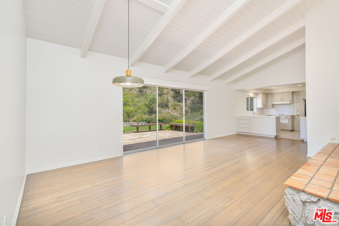 1053 Maroney Lane Pacific Palisades, CA 90272 - Photo 8 of 23