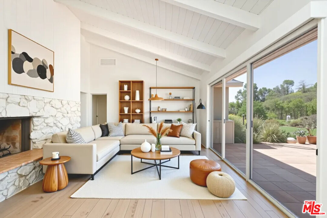 1053 Maroney Lane Pacific Palisades, CA 90272 - Photo 9 of 23