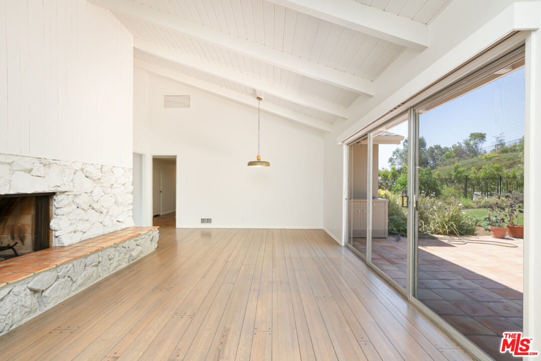 1053 Maroney Lane Pacific Palisades, CA 90272 - Photo 10 of 23