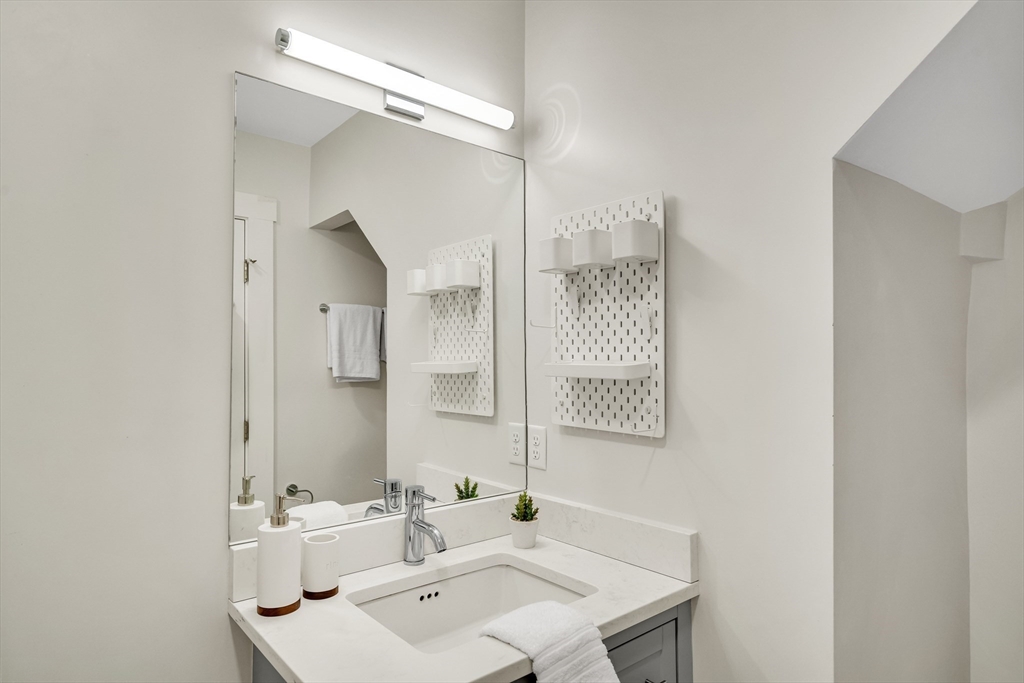 26 Hardwick Street, Unit 1 Cambridge, MA 02141 - Photo 22 of 29