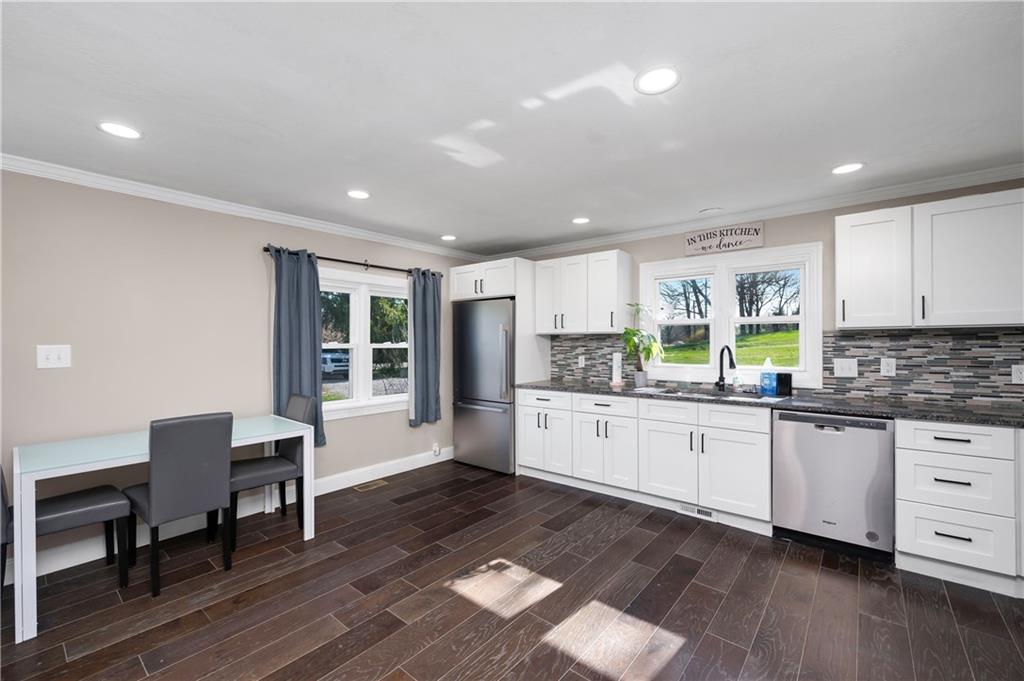 431 Sunset Drive Butler, PA 16001 - Photo 8 of 28 Eat-In Kitchen