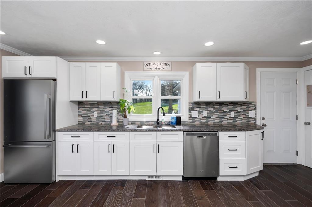 431 Sunset Drive Butler, PA 16001 - Photo 9 of 28