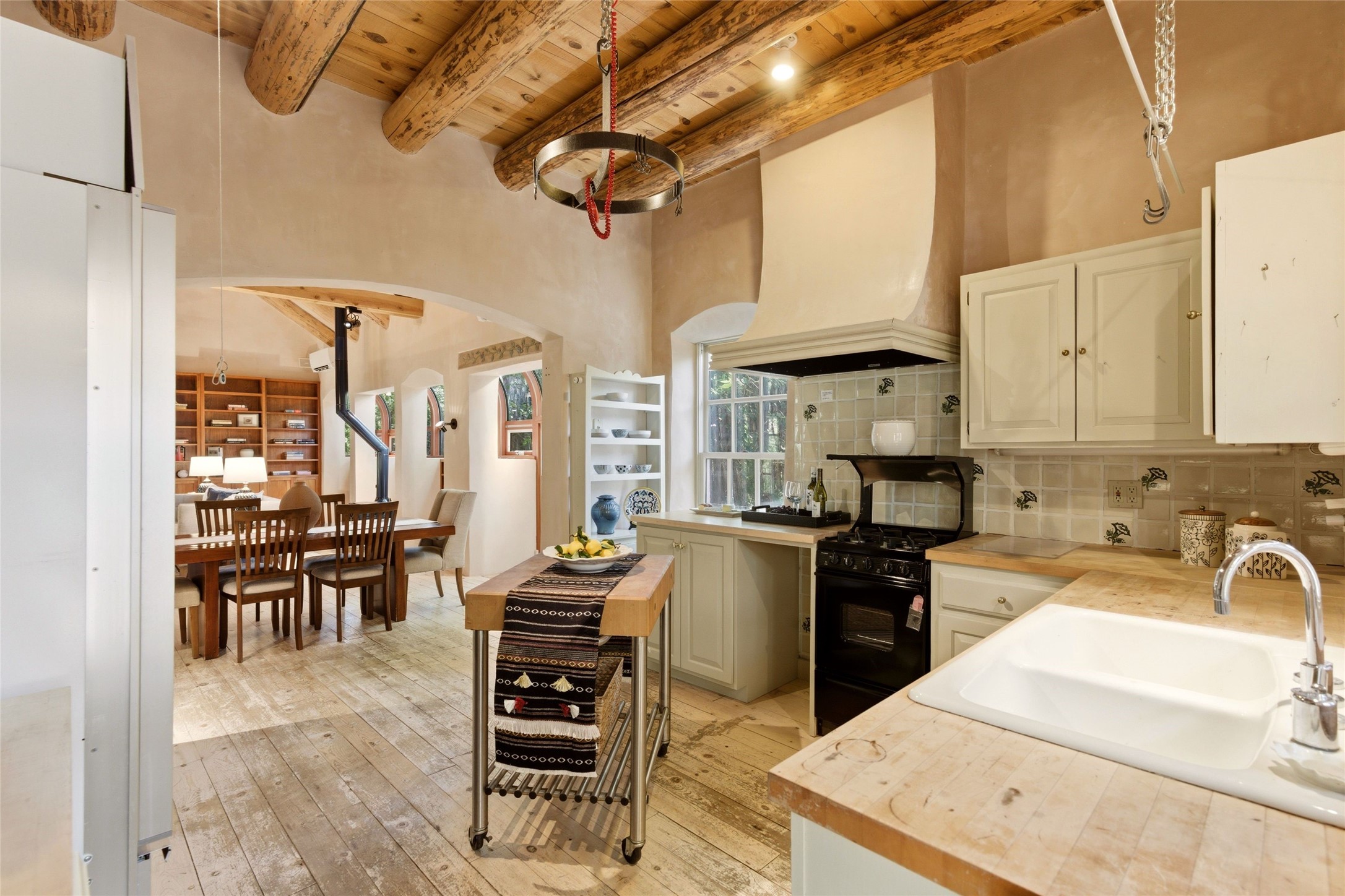 1442 Bishops Lodge Road Santa Fe, NM 87506 - Photo 13 of 40