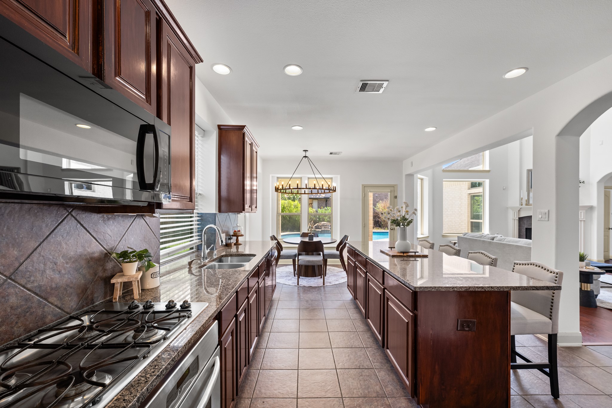 4603 Red Hawk Court Sugar Land, TX 77479 - Photo 19 of 50 a large kitchen with lots of counter top space