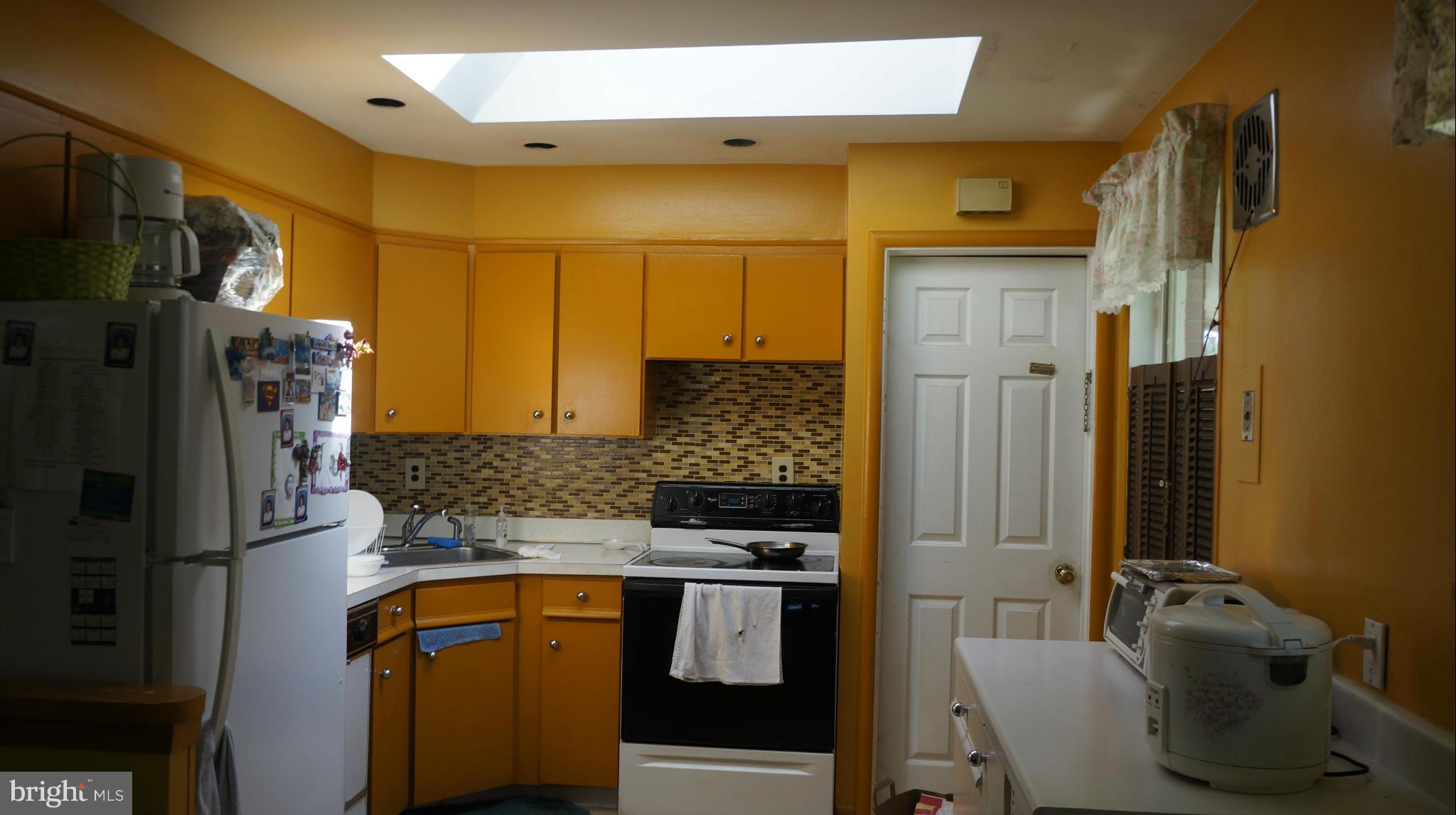 12504 Feldon Street Silver Spring, MD 20906 - Photo 3 of 18 Kitchen