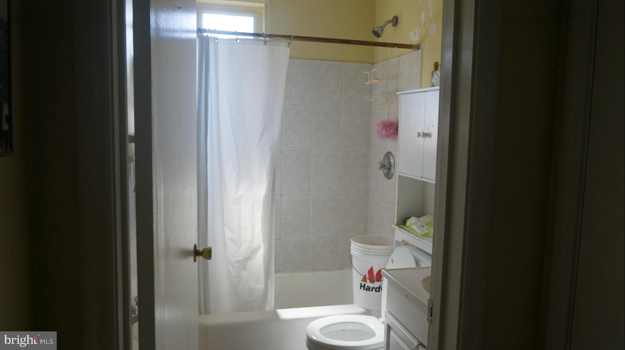 12504 Feldon Street Silver Spring, MD 20906 - Photo 6 of 18 Bath