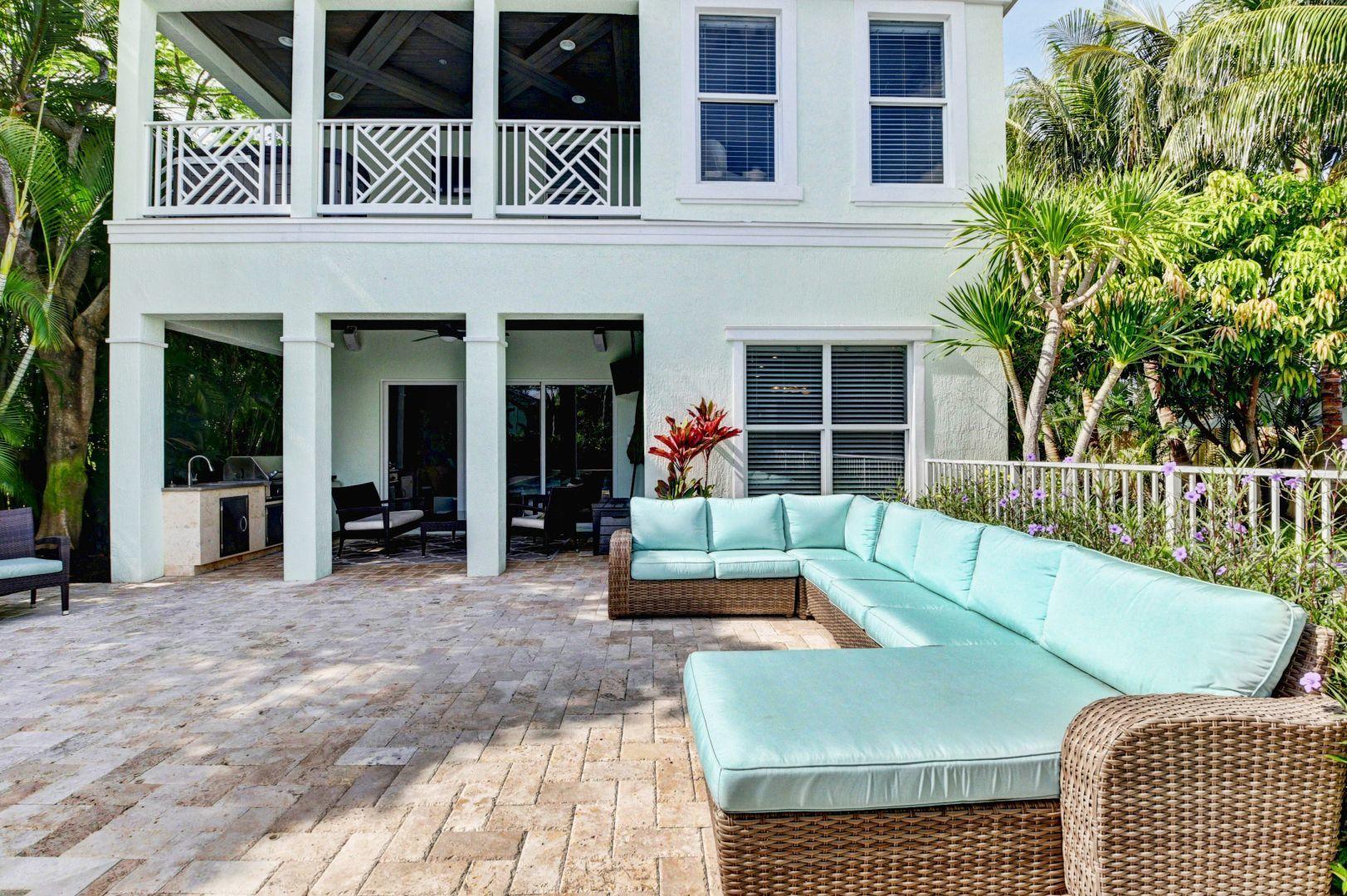 211 Northwest 10th Street Boca Raton, FL 33432 - Photo 37 of 43 Outdoor Seating