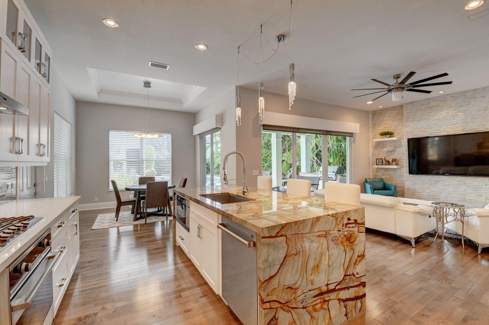 211 Northwest 10th Street Boca Raton, FL 33432 - Photo 7 of 43 Kitchen