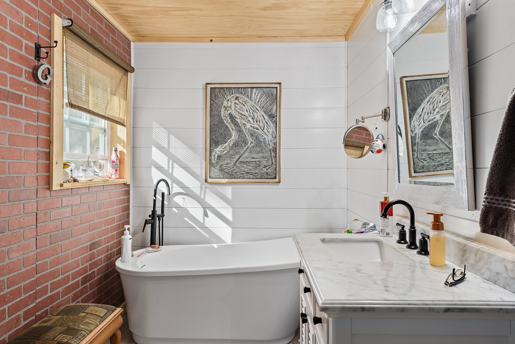 242 Providence Road Slocomb, AL 36375 - Photo 24 of 55 Master Bathroom