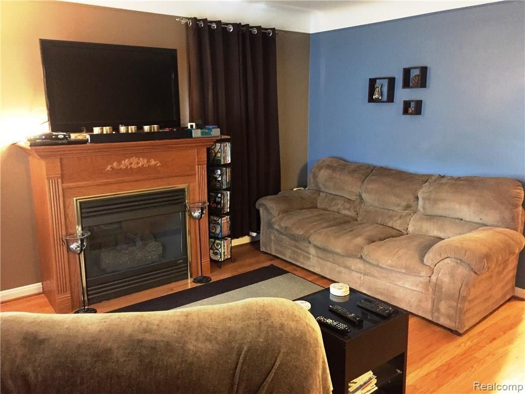 9237 Rosedale Boulevard Allen Park, MI 48101 - Photo 3 of 16 3.JPG