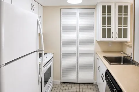 $4,750 | 20 Webster Street, Unit 211, Brookline, MA 02446