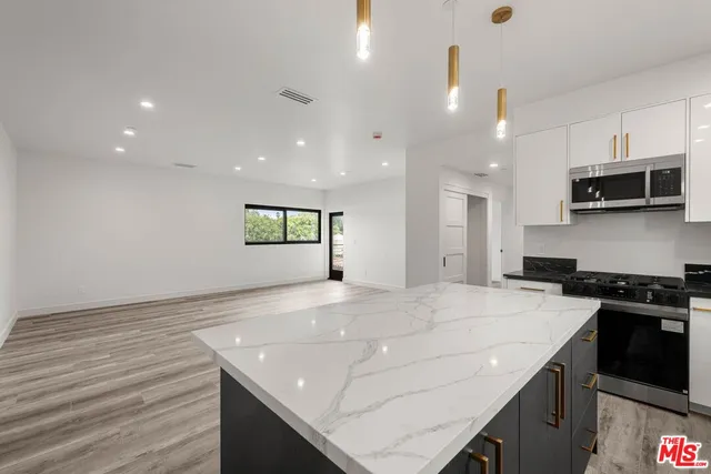 $6,995 | 1920 South Sherbourne Drive, Unit 1920 & 1/2, Los Angeles, CA 90034