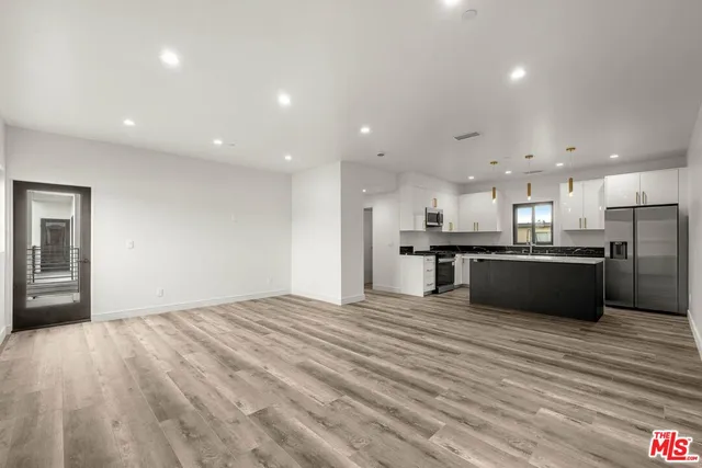 $6,995 | 1920 South Sherbourne Drive, Unit 1920 & 1/2, Los Angeles, CA 90034