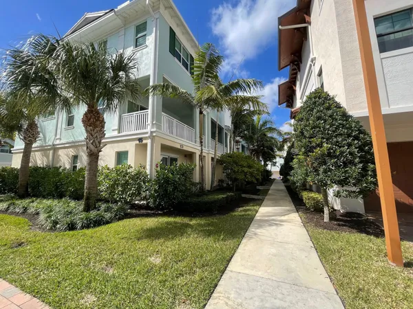 $4,700 | 8086 Hobbes Way, Palm Beach Gardens, FL 33418