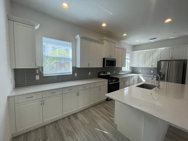 $4,700 | 8086 Hobbes Way, Palm Beach Gardens, FL 33418