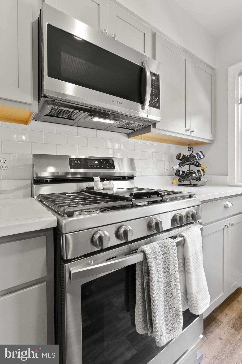 518 Random Road Baltimore, MD 21229 - Photo 19 of 56 Stainless appliances