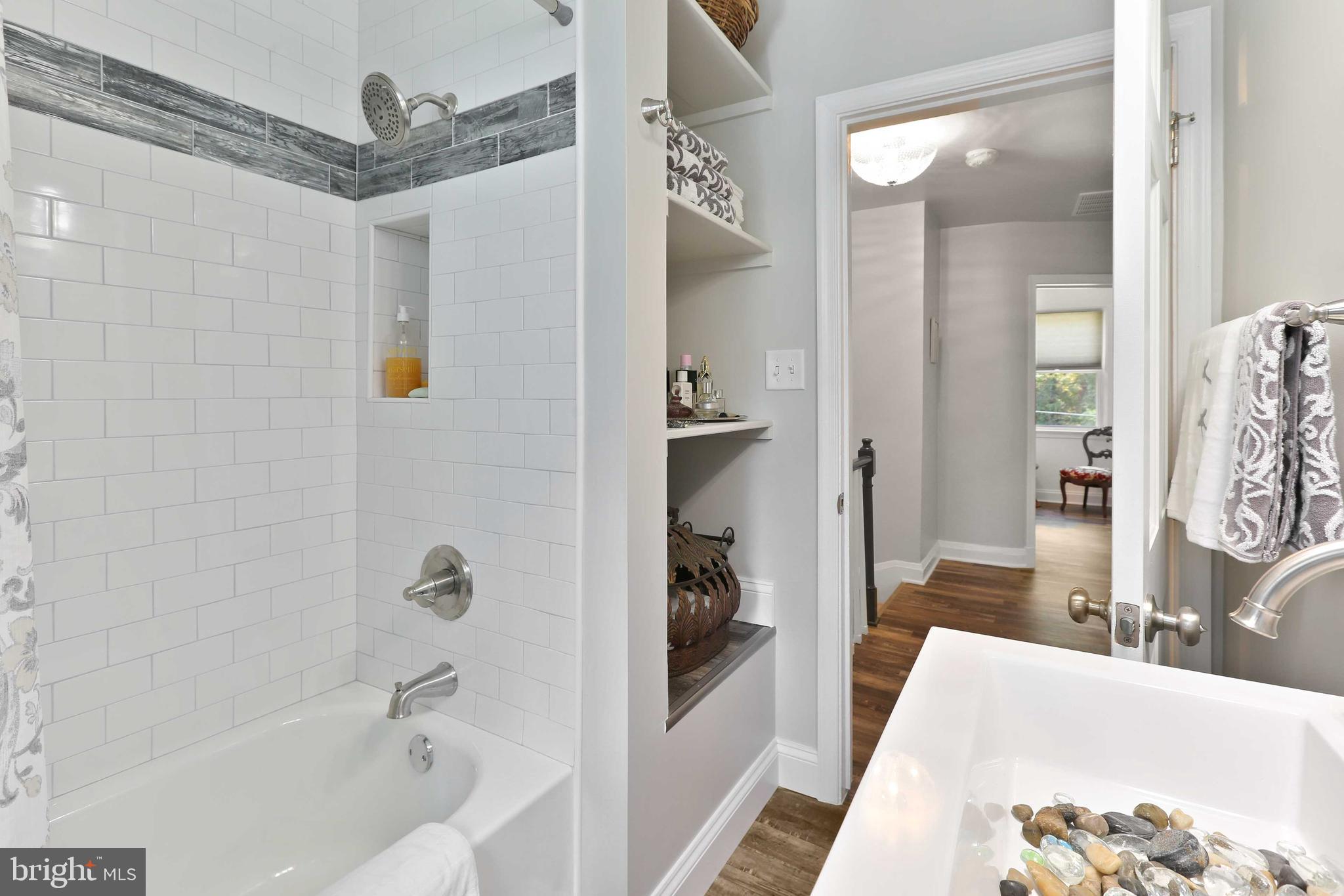 518 Random Road Baltimore, MD 21229 - Photo 28 of 56 Subway tiles with glass accent tiles