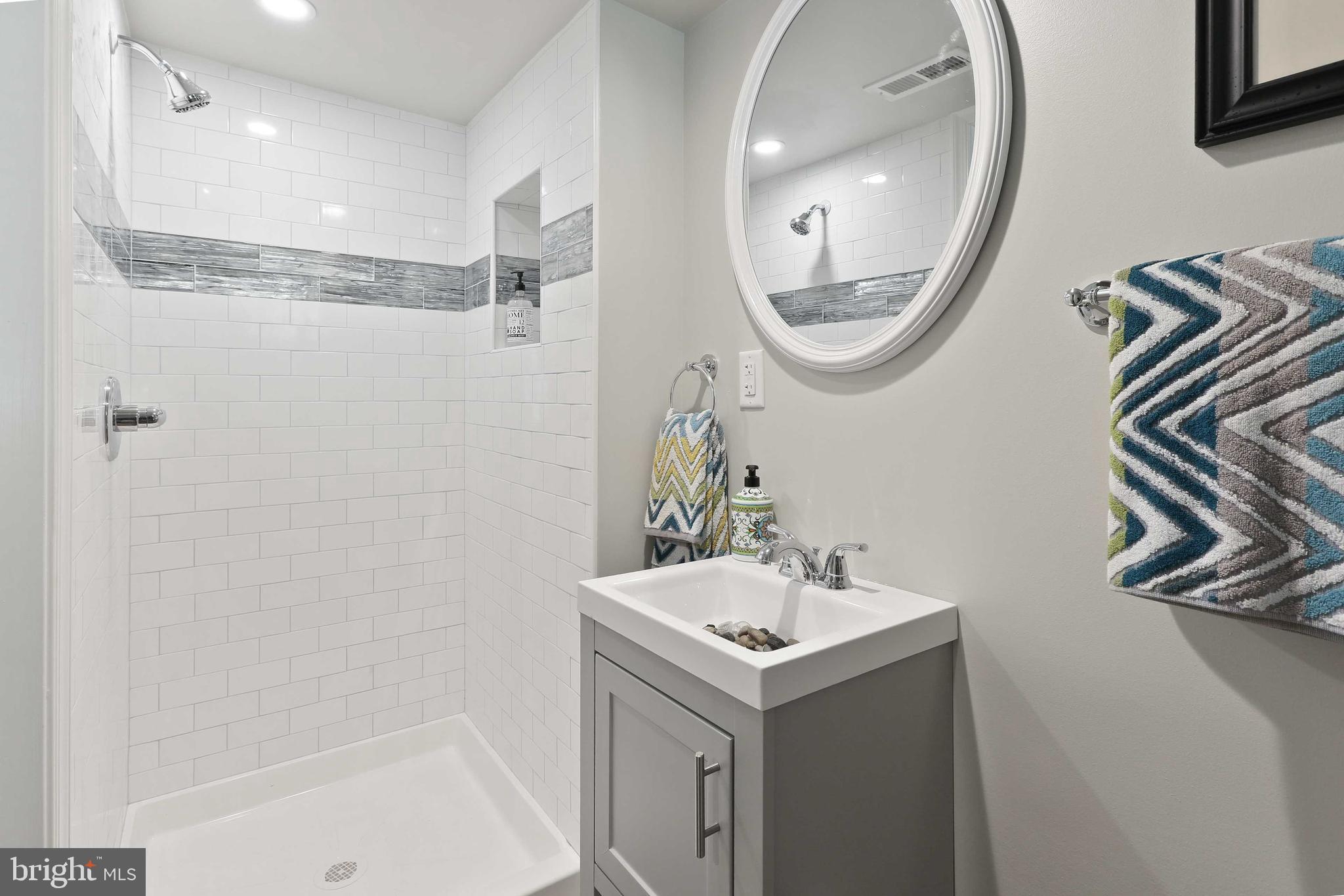 518 Random Road Baltimore, MD 21229 - Photo 41 of 56 Full bathroom #2