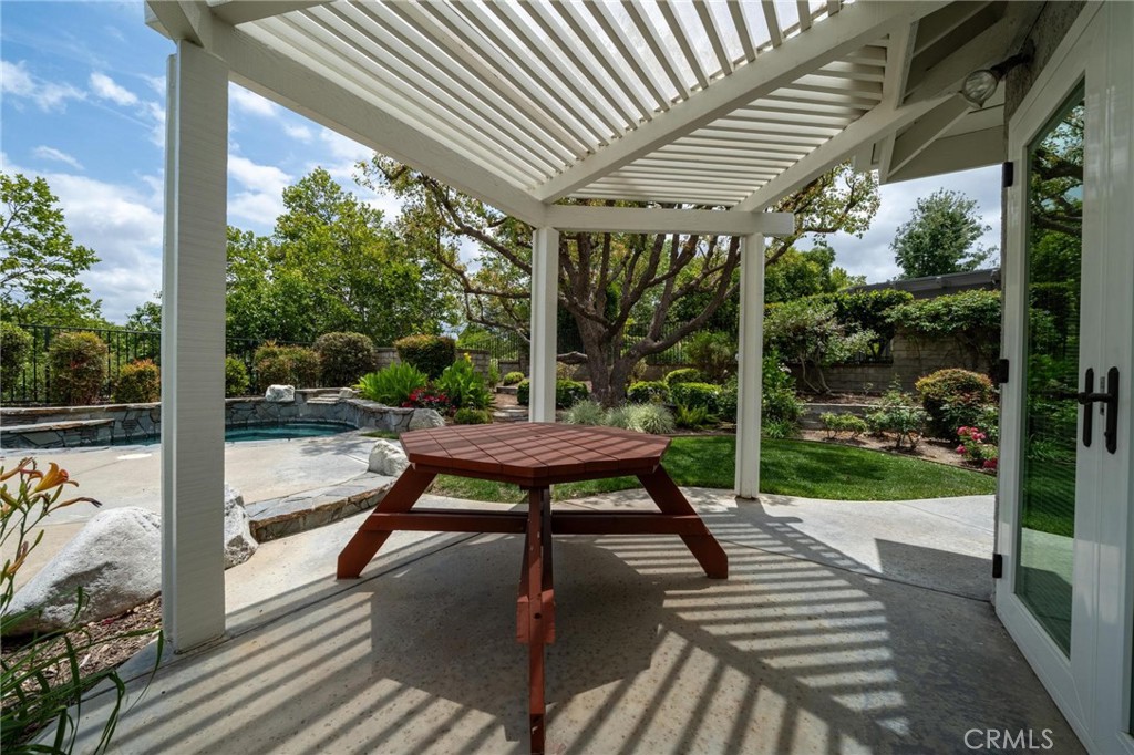 26072 Charing Cross Road Valencia, CA 91355 - Photo 41 of 105