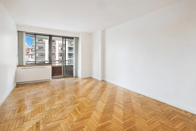 $825,000 | 401 East 84th Street, Unit 5D | Upper East Side