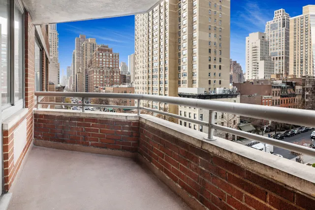 $825,000 | 401 East 84th Street, Unit 5D | Upper East Side