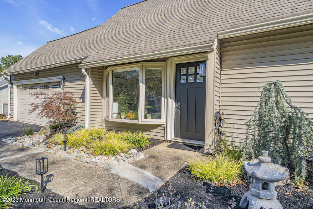 8 Hillside Road Manalapan, NJ 07726 - Photo 8 of 59 049_dsc09255