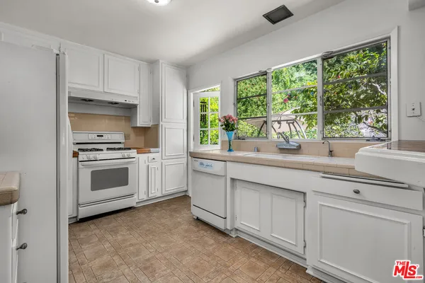 $1,895,000 | 260 North Bundy Drive, Los Angeles, CA 90049