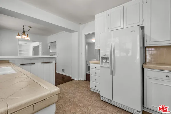 $1,895,000 | 260 North Bundy Drive, Los Angeles, CA 90049