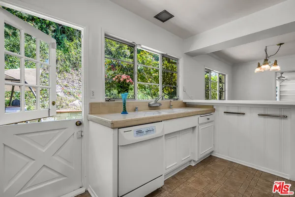 $1,895,000 | 260 North Bundy Drive, Los Angeles, CA 90049